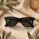 Occhiali da sole Ray-Ban Wayfarer in still-life, anteprima della selezione Private sale